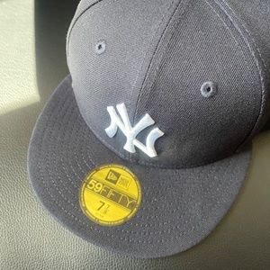New York Yankee’s Brand NEW Fitted Wool 7 7/8 hat